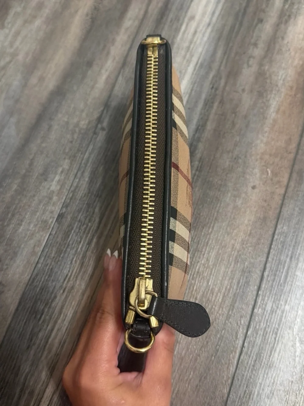 Burberry compact zip